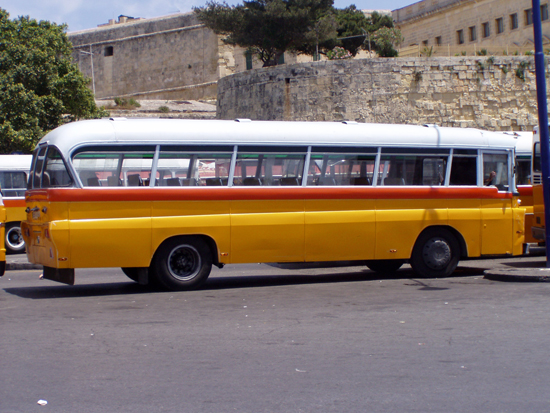 Малтииски автобус