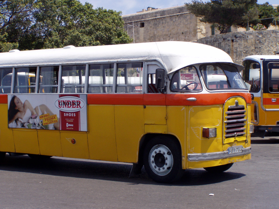 Малтииски автобус